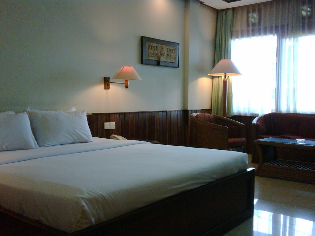 Sunrise Hotel Beach Pangandaran Oda fotoğraf